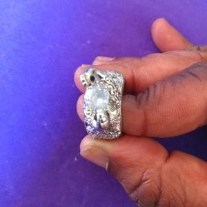 Beautiful zircon ring adorned w 2 Peacocks